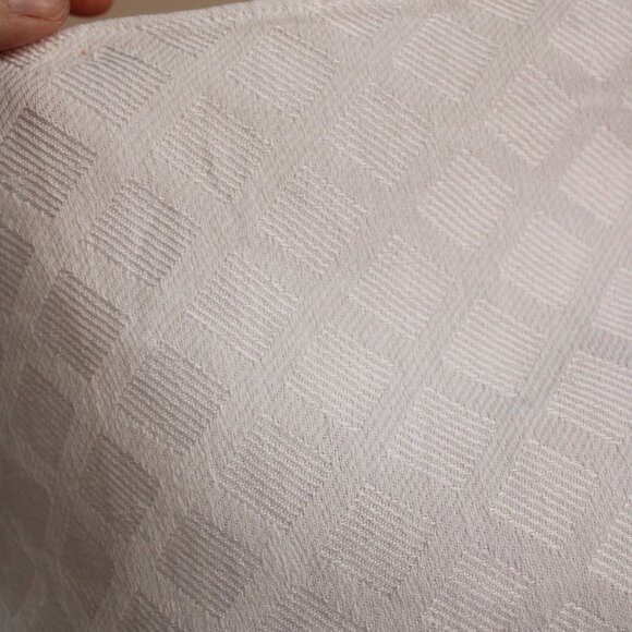 Vintage 1950s 1960s Tablecloth, White Damask Rectangular Tablecloth With Rose - Picture 5 of 10